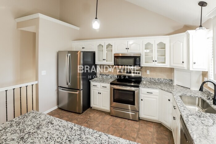 Building Photo - 303 Amesbury Dr