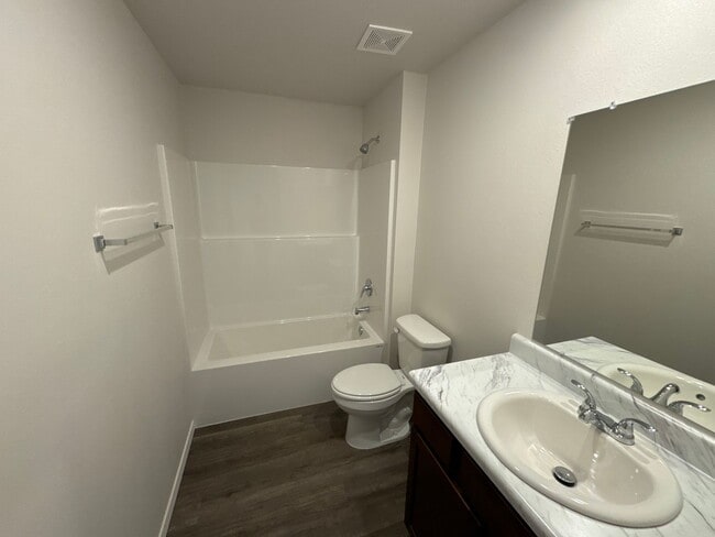 Building Photo - Pre-Leasing Now! Secure This Modern 3-Bedroom, 2-Bathroom Home Available Soon in Regency Park!