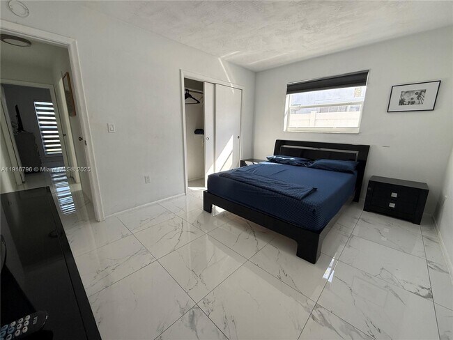 Building Photo - 8636 Beekman Dr