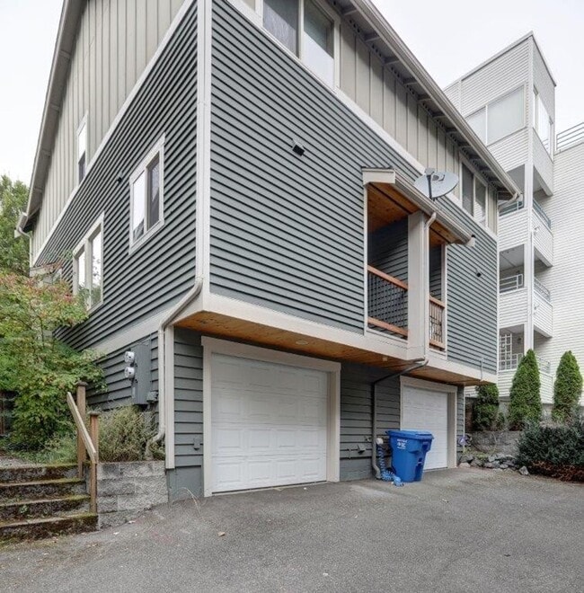 Building Photo - Stunning 3bd, 2.5ba Townhome Available in ...