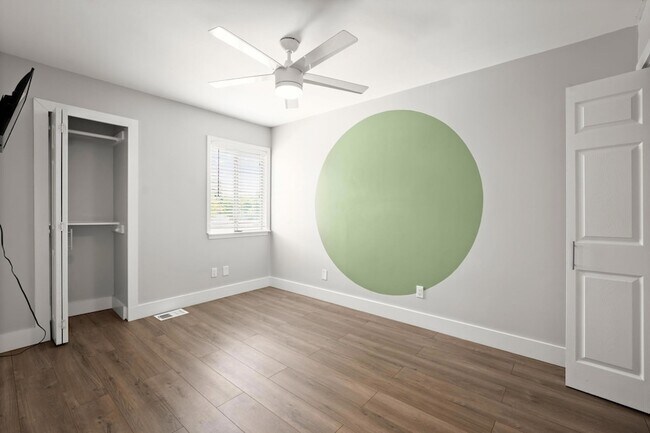 Building Photo - 6410 Chimney Creek Cir
