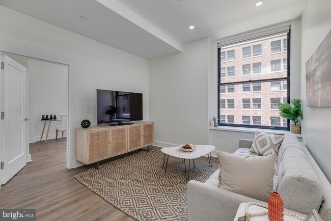 Building Photo - 150 S Independence Mall W