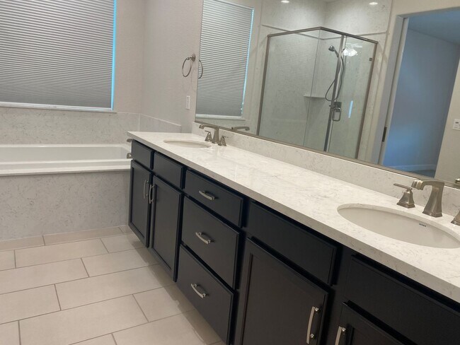 Building Photo - Stop the car