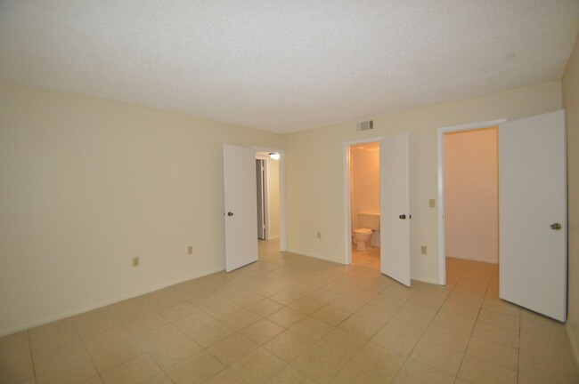 Building Photo - 3 B/2B 1st floor condo in Baywood Meadows!...