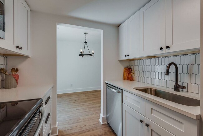 Building Photo - Beautifully remodeled condo
