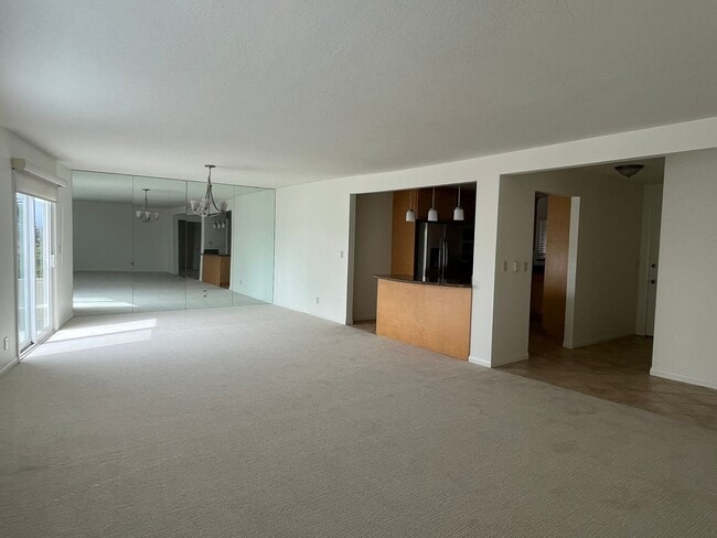 Building Photo - FANTASTIC CONDO IN THE HEART OF BELMONT SHORES/BLUFF PARK!