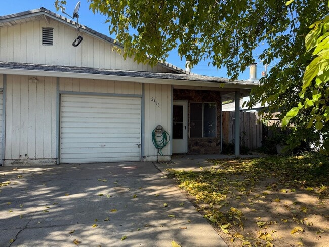 Primary Photo - 2 Bedroom 1 bath Duplex