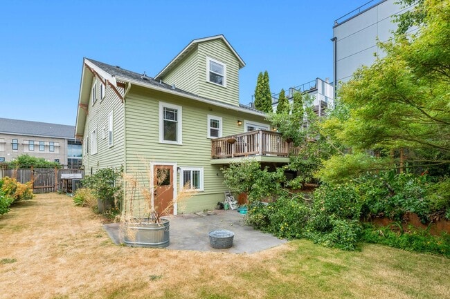 Building Photo - 5Bd/2Ba Seattle Home