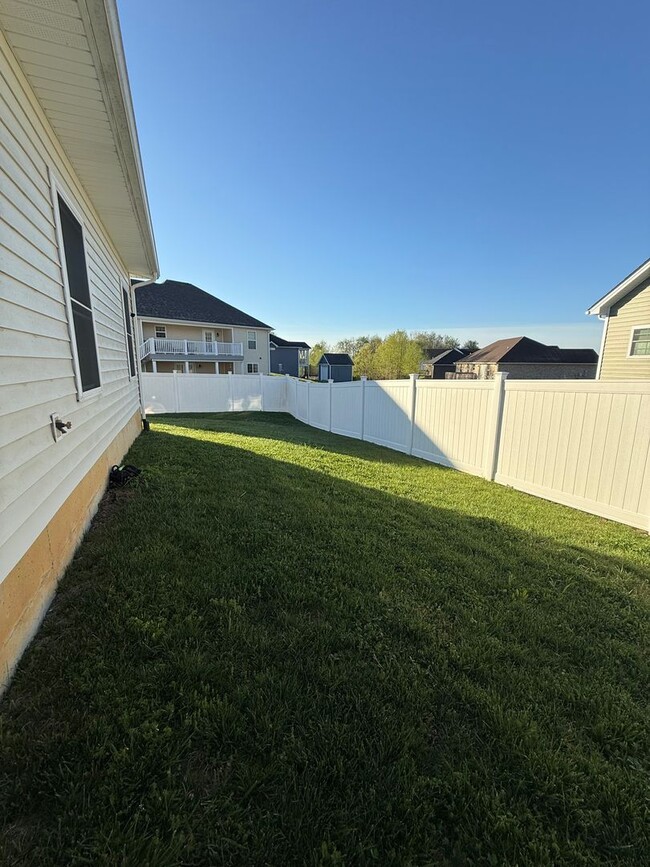 Building Photo - 128 Aiden Ln