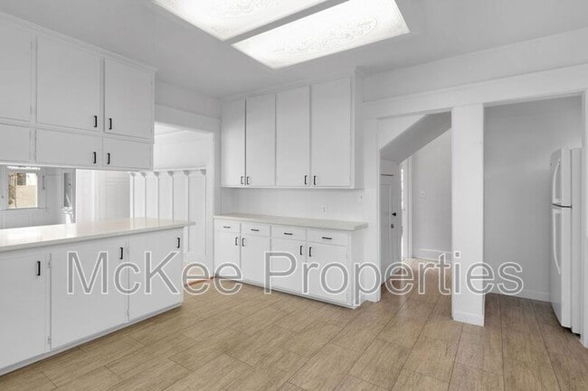 Building Photo - 1115 F Ave