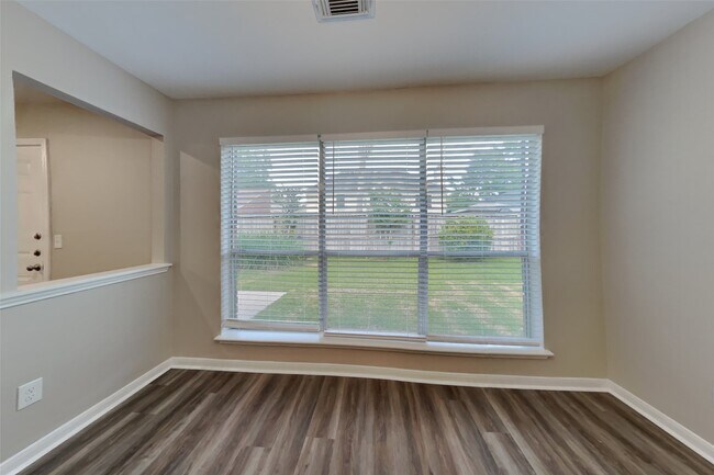 Building Photo - 19018 Oakway Dr