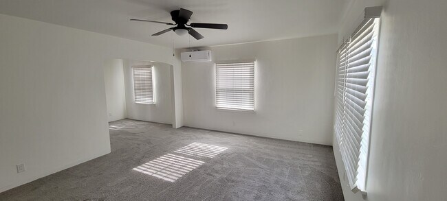 Dining Area - 1310 N Brand Blvd