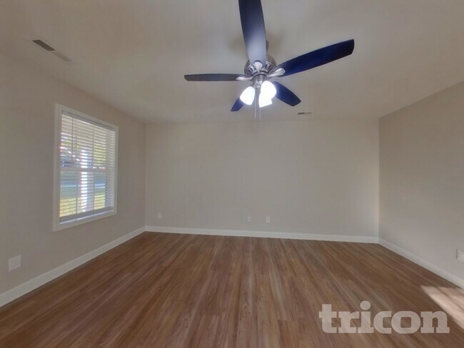 Building Photo - 524 Westside Cir