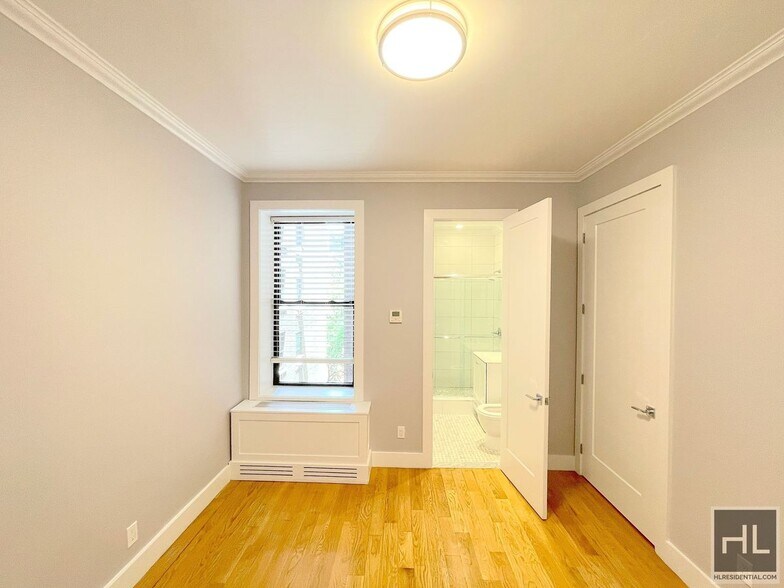 Building Photo - 1 bedroom 1 bathroom with laundry in unit.