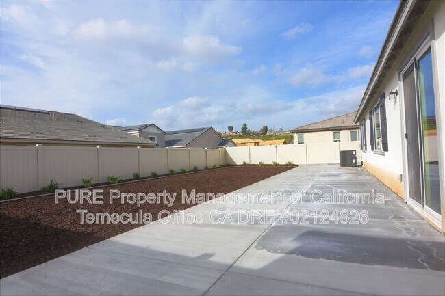 Building Photo - 32615 Cert St