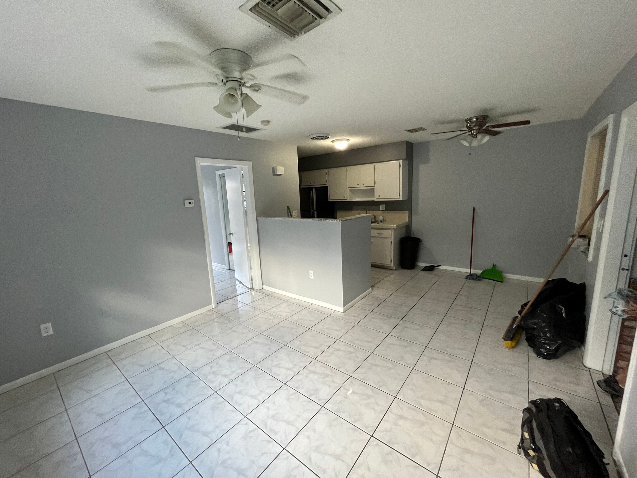 Building Photo - 5111 NE 18th Ave