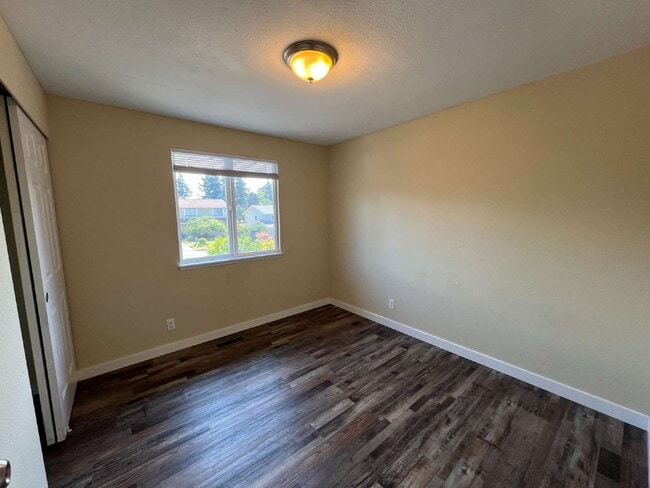 Building Photo - 5 Bedroom Home in Cul-de-sac AVAILABLE NOW!