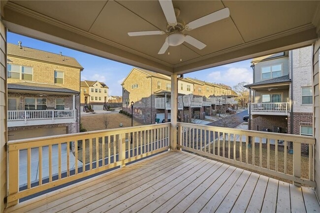 Building Photo - 318 Commons Ave