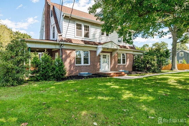 Building Photo - 338 Buckelew Ave