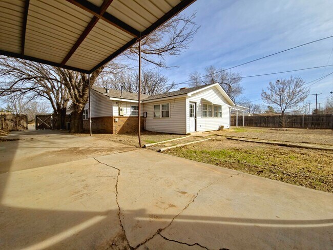 Building Photo - 4 Bedroom Home Near LCU with HUGE Bonus Room