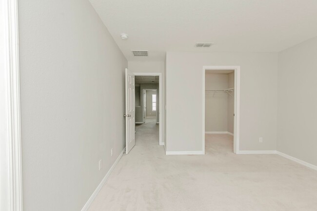 Building Photo - Gorgeous 3/3  Bedroom Townhome - Now Avail...