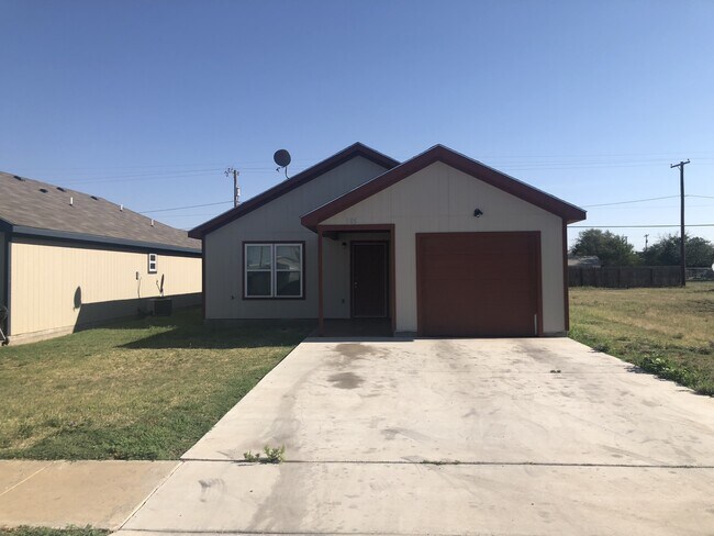Primary Photo - Great House
