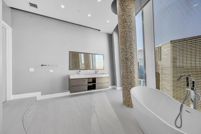 Building Photo - 3726 S Las Vegas Blvd