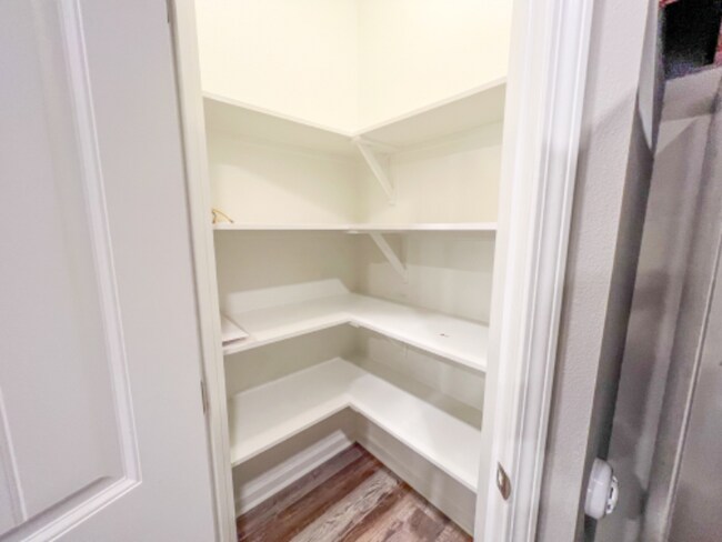 Building Photo - 524 Cautillion Dr