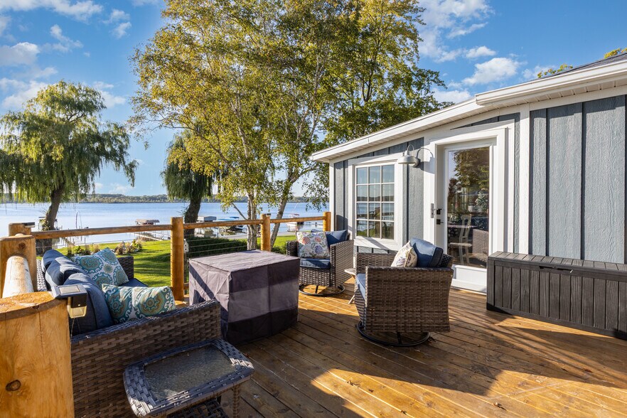 Building Photo - 15305 Silver Beach Dr