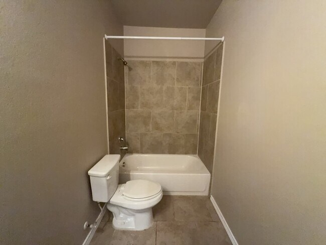 Building Photo - 704 E College St