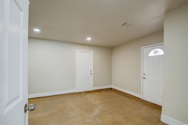 Building Photo - 13502 Townwood Dr