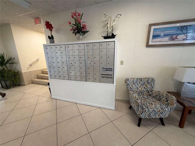 Building Photo - 3000 Riomar St