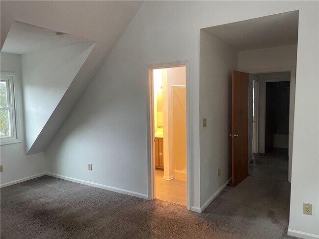 Building Photo - 805 Arbor Hill Dr