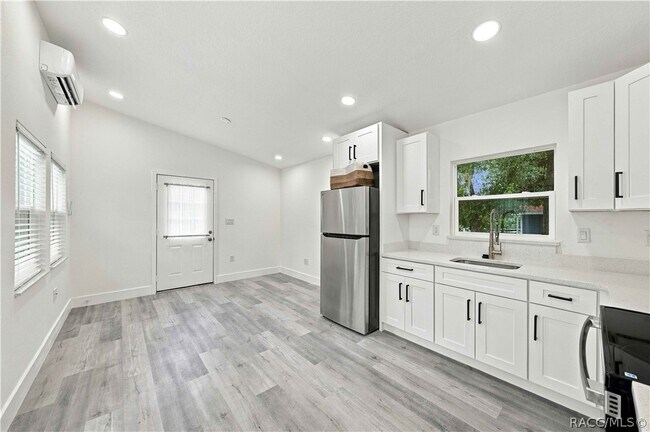 Building Photo - 9319 E Sycamore Pl
