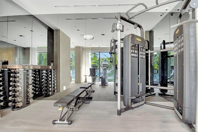 Building Photo - 9901 W Bay Harbor Dr