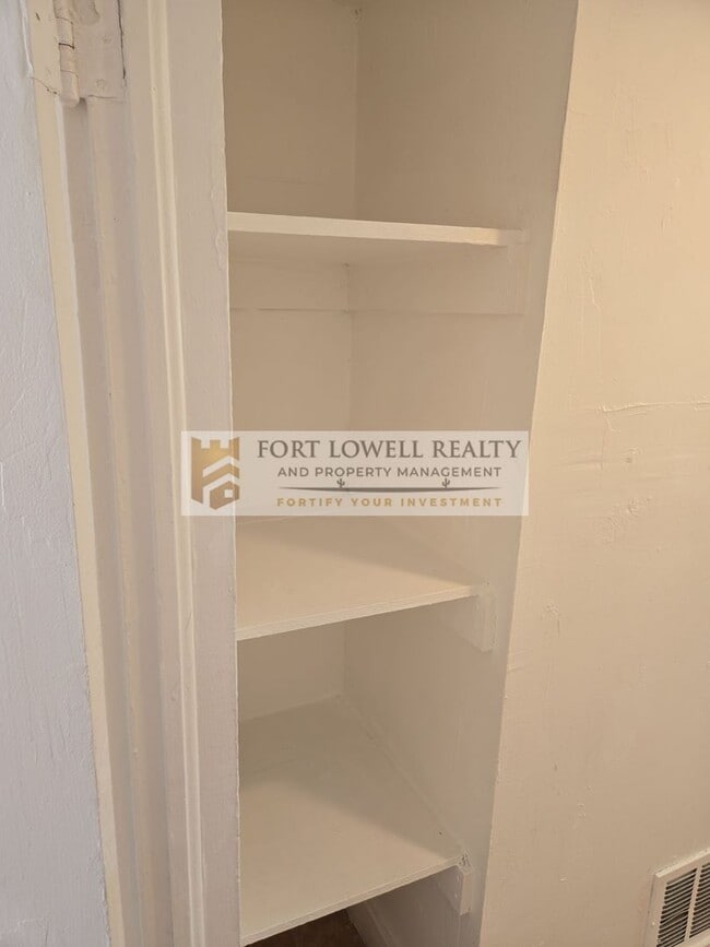 Building Photo - Cozy Studio near Downtown Tucson!