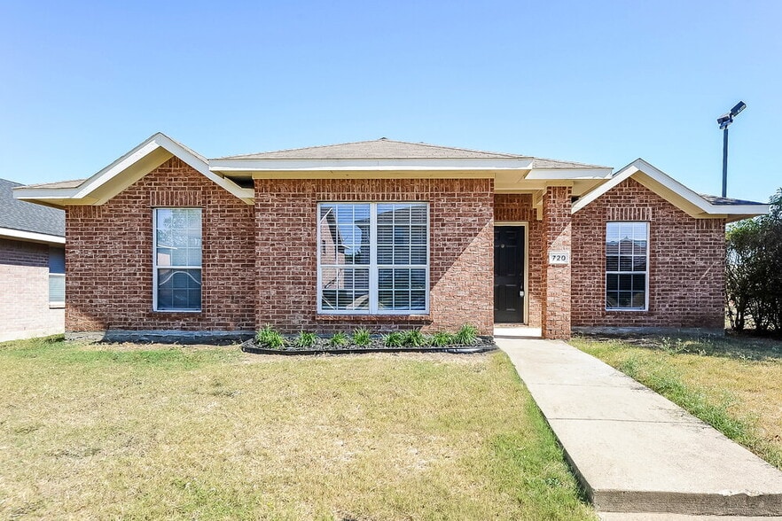 Primary Photo - 720 Duke Dr