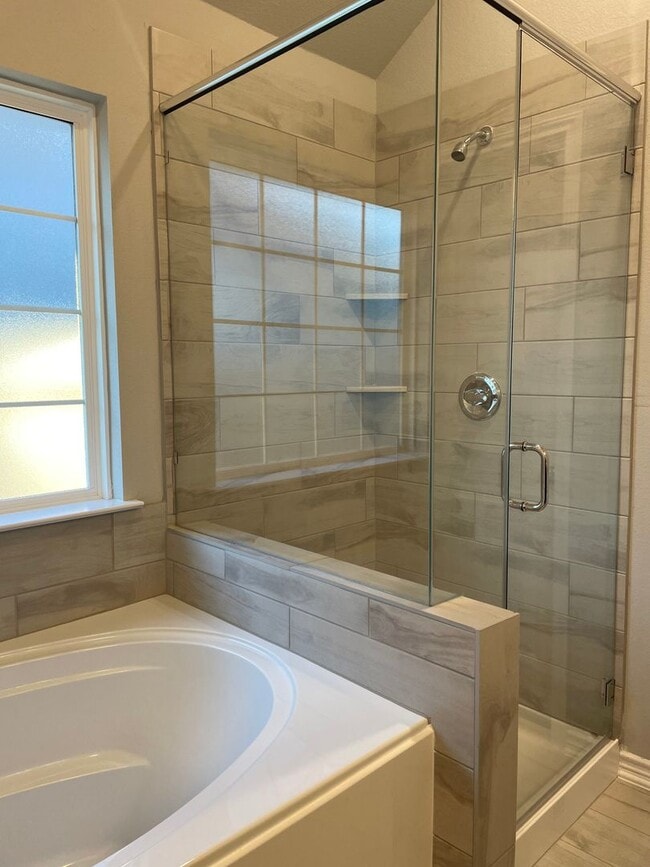 Building Photo - Available Now! 3 bed, 2 bath, Park Meadows...