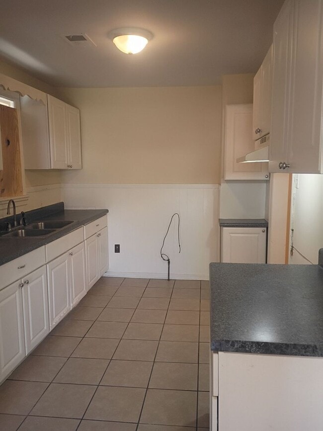 Building Photo - 4 Success Realty is now offering this 3-bedroom 1 bath home