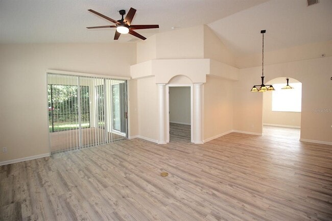 Building Photo - 60 Raintree Cir