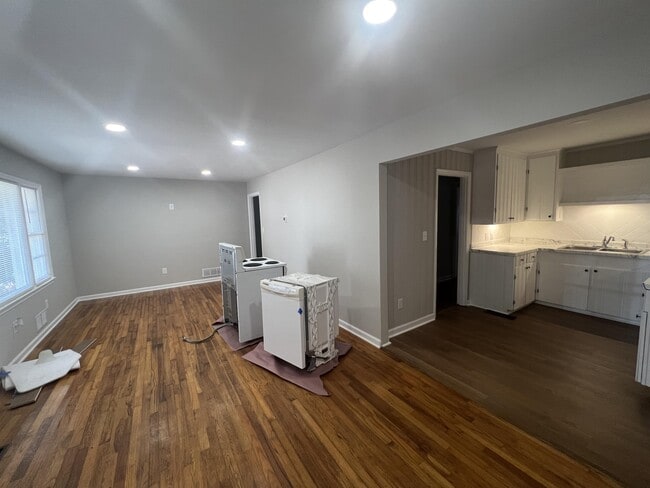 Building Photo - 230 Habersham Dr