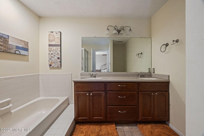 Building Photo - 335 Devon Pl