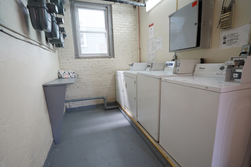 Building Photo - 170 Kelton St