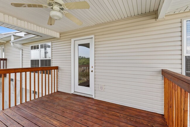 Building Photo - 2 Bedroom, 2 Bath Townhouse for Rent in Kn...