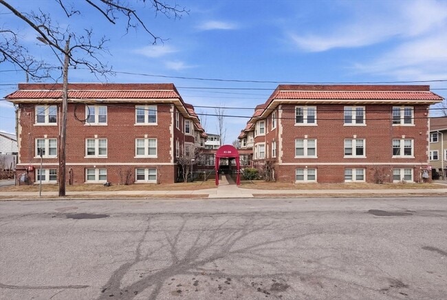 Building Photo - 41 Richardson Ave