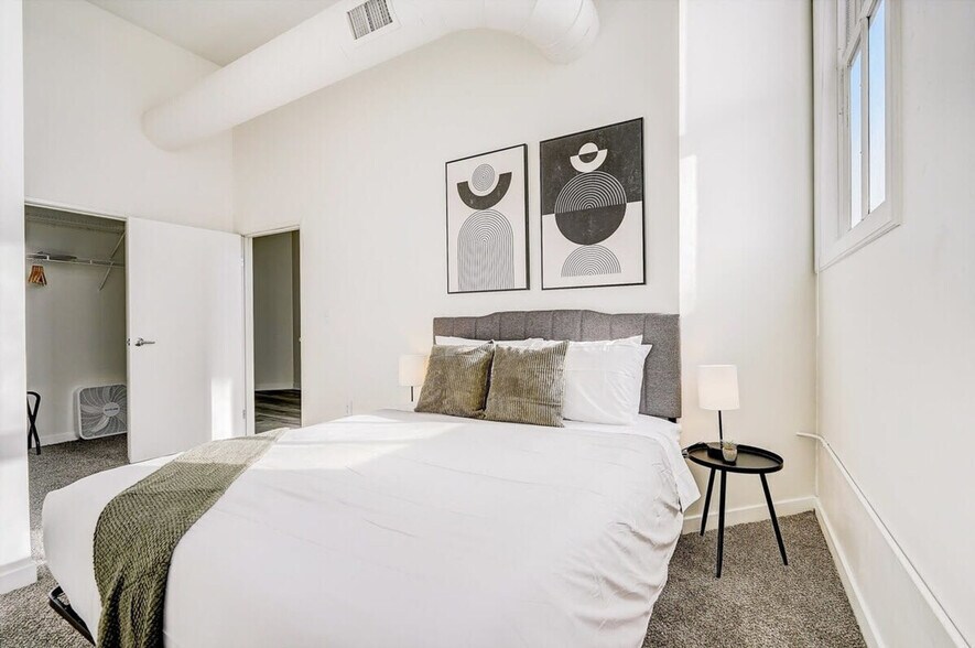 Building Photo - 50 N Illinois St