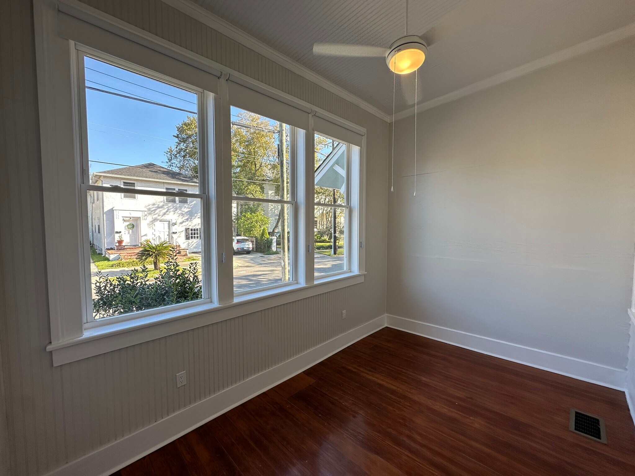 Front Bedroom - 5520 Loyola Ave