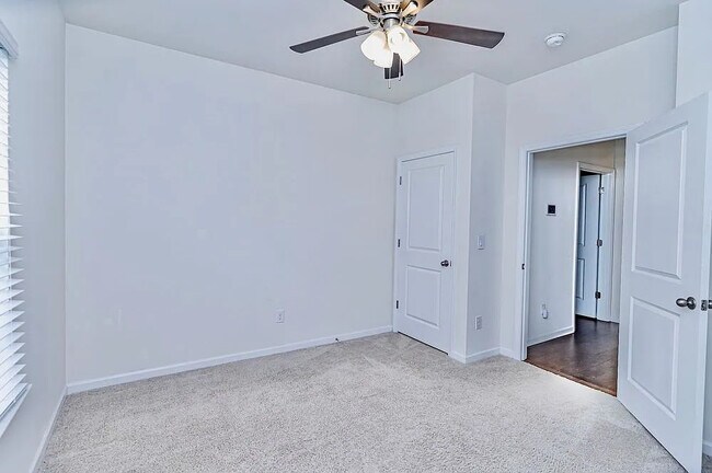 Building Photo - 245 Hartwood Lake Ln