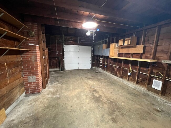 Building Photo - 109 SE 102nd Ave