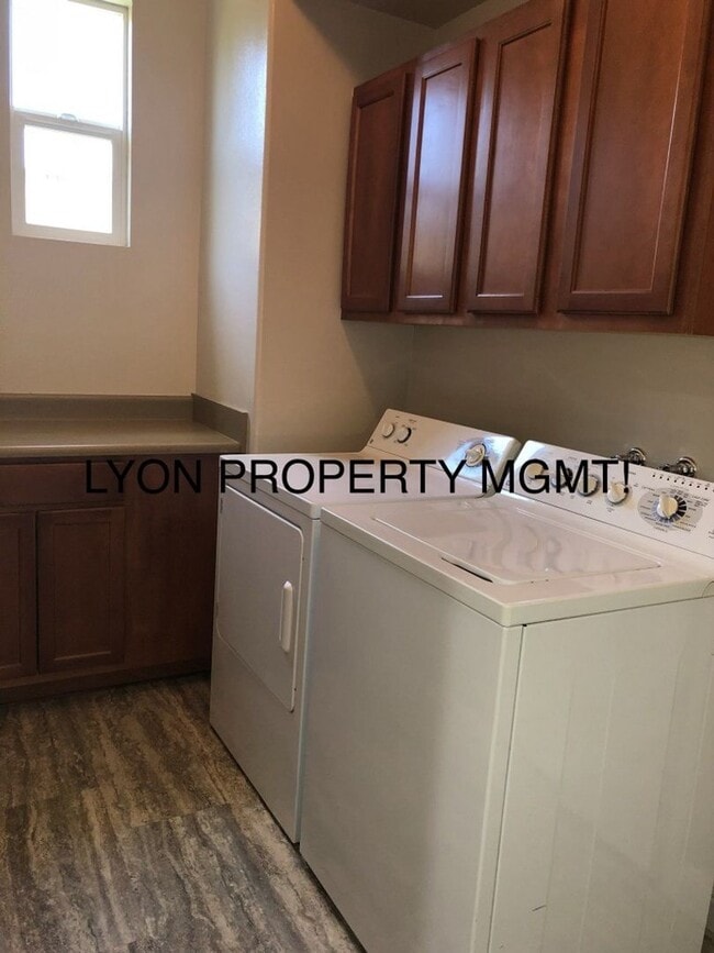 Building Photo - Fabulous condo located in the highly sough...